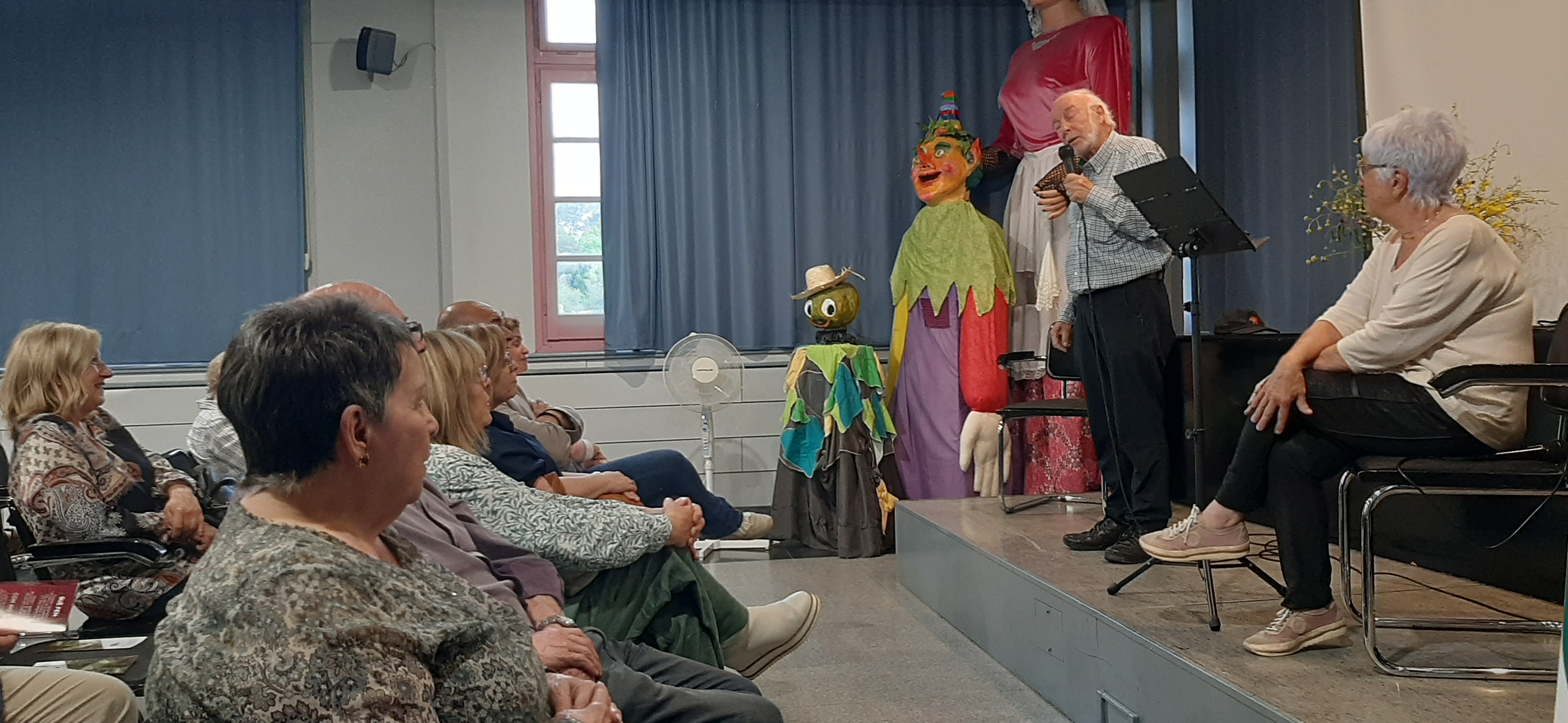 En Toni Verdaguer ens va explicar acudits de gent gran, per començar la trobada amb bon humor.